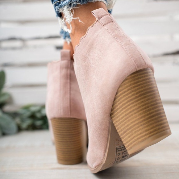 1 LEFT❗️Blush Scalloped V Cut Bootie - Picture 7 of 8